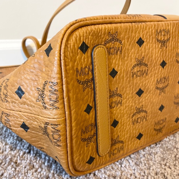 ‼️🔥 MCM Liz Reversible Shopper🔥‼️ - Picture 4 of 8